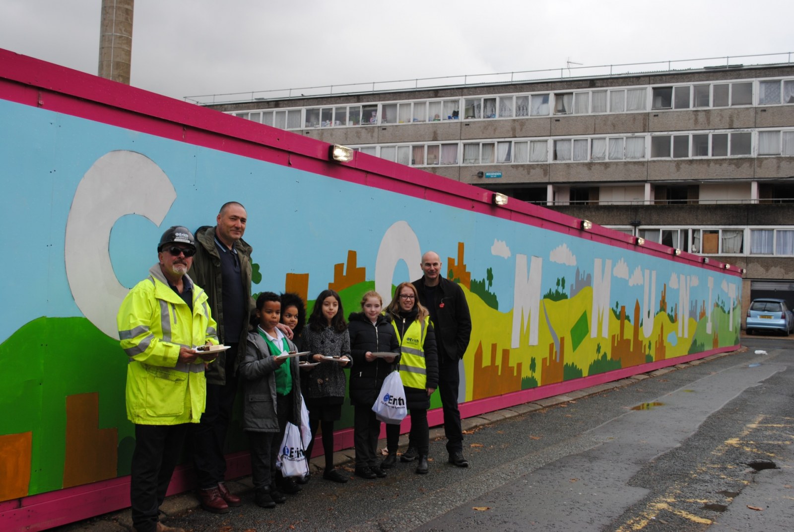 Schoolchildren create mural which celebrates community Picture 1